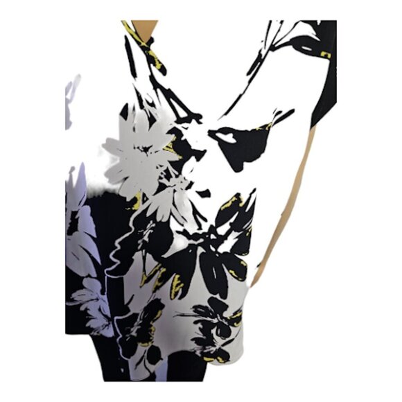 Nygard floral blouse with v neck - Picture 8 of 9